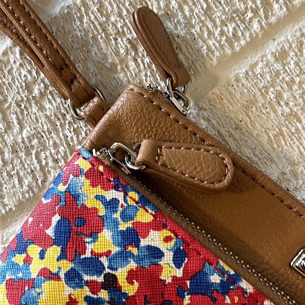 Nine West Wristlet - Picture 7 of 15